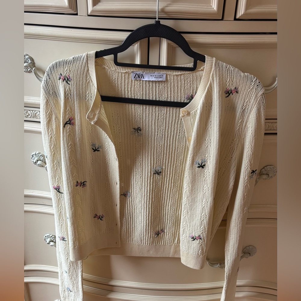Zara cardigan with embrodidered flowers